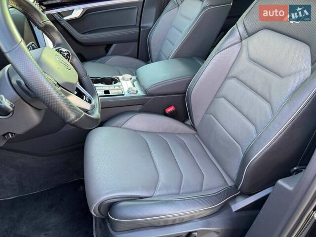 Черный Фольксваген Туарег, объемом двигателя 2.97 л и пробегом 114 тыс. км за 57900 $, фото 11 на Automoto.ua