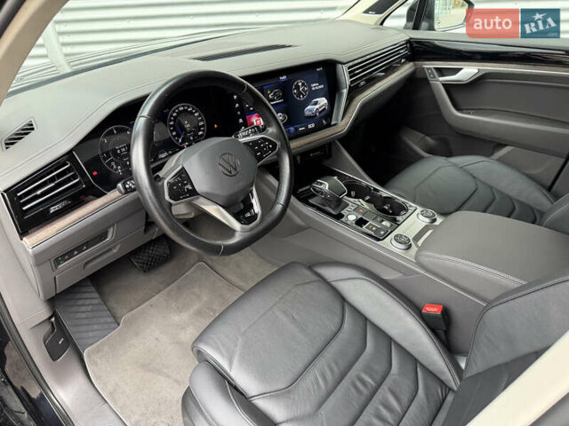 Черный Фольксваген Туарег, объемом двигателя 3 л и пробегом 140 тыс. км за 57999 $, фото 62 на Automoto.ua