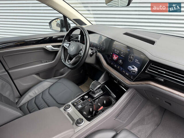 Черный Фольксваген Туарег, объемом двигателя 3 л и пробегом 140 тыс. км за 57999 $, фото 34 на Automoto.ua