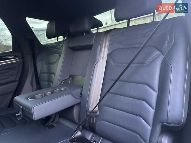 Черный Фольксваген Туарег, объемом двигателя 2.97 л и пробегом 161 тыс. км за 52500 $, фото 79 на Automoto.ua