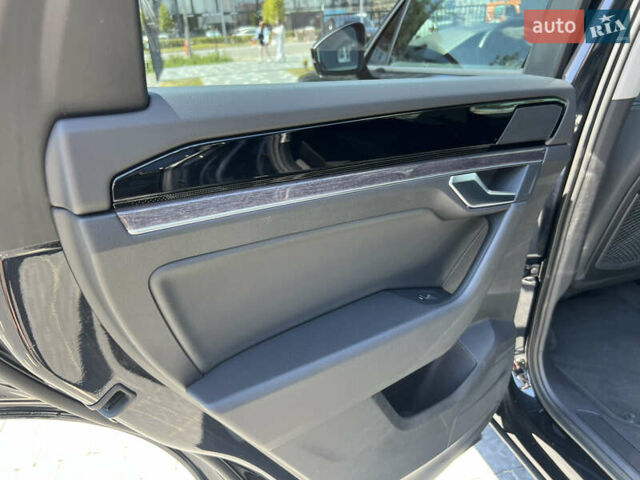 Черный Фольксваген Туарег, объемом двигателя 3 л и пробегом 143 тыс. км за 46000 $, фото 26 на Automoto.ua