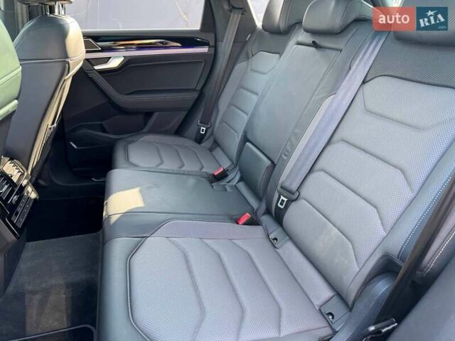 Черный Фольксваген Туарег, объемом двигателя 2.97 л и пробегом 114 тыс. км за 57900 $, фото 8 на Automoto.ua