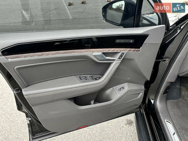 Черный Фольксваген Туарег, объемом двигателя 2.97 л и пробегом 39 тыс. км за 62500 $, фото 17 на Automoto.ua