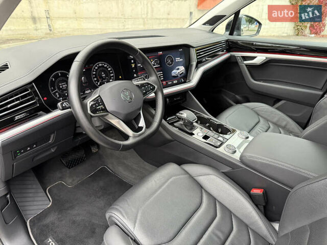 Черный Фольксваген Туарег, объемом двигателя 3 л и пробегом 105 тыс. км за 59500 $, фото 87 на Automoto.ua