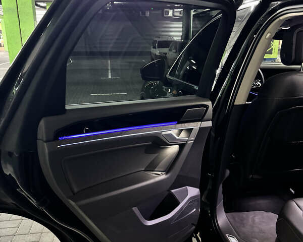 Черный Фольксваген Туарег, объемом двигателя 2.99 л и пробегом 9 тыс. км за 64000 $, фото 45 на Automoto.ua