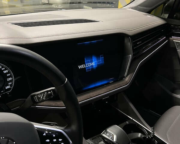 Черный Фольксваген Туарег, объемом двигателя 3 л и пробегом 75 тыс. км за 66500 $, фото 10 на Automoto.ua