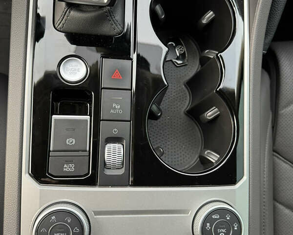 Черный Фольксваген Туарег, объемом двигателя 2.97 л и пробегом 88 тыс. км за 58000 $, фото 11 на Automoto.ua