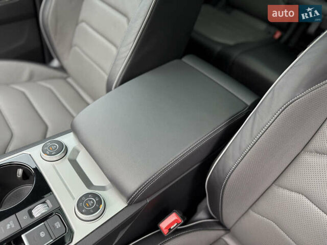 Чорний Фольксваген Туарег, об'ємом двигуна 3 л та пробігом 143 тис. км за 57900 $, фото 64 на Automoto.ua