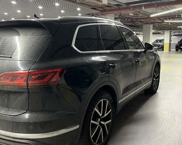 Черный Фольксваген Туарег, объемом двигателя 3 л и пробегом 75 тыс. км за 66500 $, фото 4 на Automoto.ua