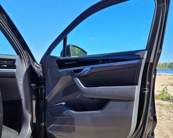 Чорний Фольксваген Туарег, об'ємом двигуна 3 л та пробігом 120 тис. км за 59900 $, фото 19 на Automoto.ua