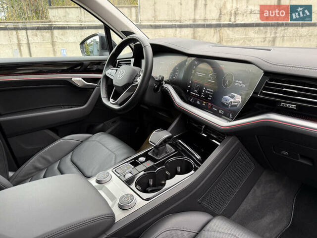 Черный Фольксваген Туарег, объемом двигателя 3 л и пробегом 105 тыс. км за 59500 $, фото 51 на Automoto.ua