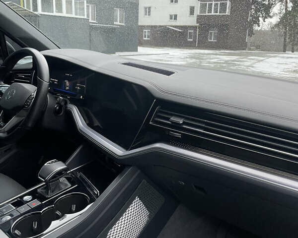 Черный Фольксваген Туарег, объемом двигателя 3 л и пробегом 70 тыс. км за 60000 $, фото 29 на Automoto.ua