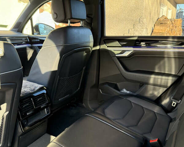 Черный Фольксваген Туарег, объемом двигателя 2.99 л и пробегом 80 тыс. км за 63000 $, фото 17 на Automoto.ua