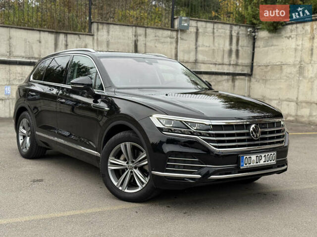 Черный Фольксваген Туарег, объемом двигателя 3 л и пробегом 105 тыс. км за 59500 $, фото 2 на Automoto.ua