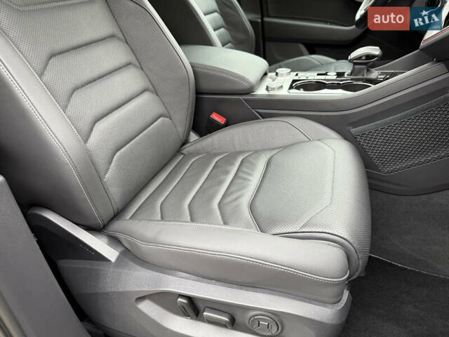 Черный Фольксваген Туарег, объемом двигателя 3 л и пробегом 105 тыс. км за 59500 $, фото 46 на Automoto.ua