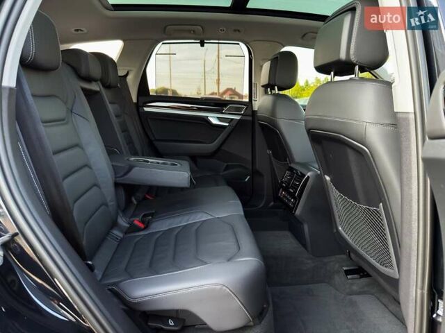 Черный Фольксваген Туарег, объемом двигателя 3 л и пробегом 142 тыс. км за 55999 $, фото 70 на Automoto.ua