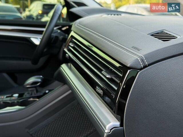 Черный Фольксваген Туарег, объемом двигателя 3 л и пробегом 142 тыс. км за 55999 $, фото 81 на Automoto.ua