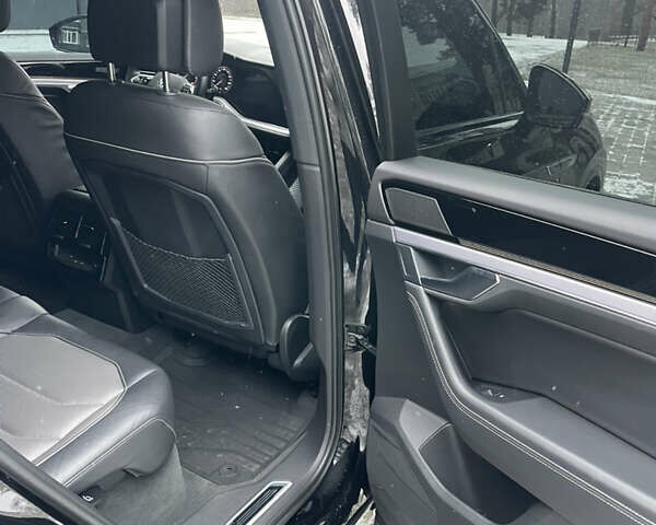 Черный Фольксваген Туарег, объемом двигателя 3 л и пробегом 70 тыс. км за 60000 $, фото 35 на Automoto.ua