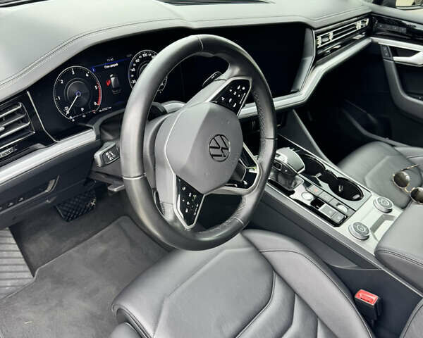 Черный Фольксваген Туарег, объемом двигателя 3 л и пробегом 115 тыс. км за 67000 $, фото 11 на Automoto.ua