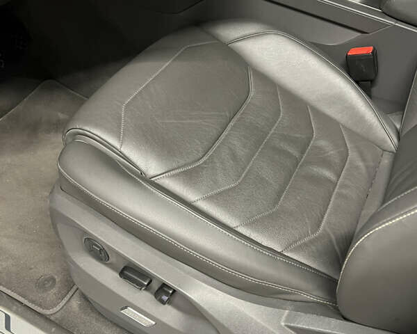 Черный Фольксваген Туарег, объемом двигателя 3 л и пробегом 118 тыс. км за 65000 $, фото 16 на Automoto.ua