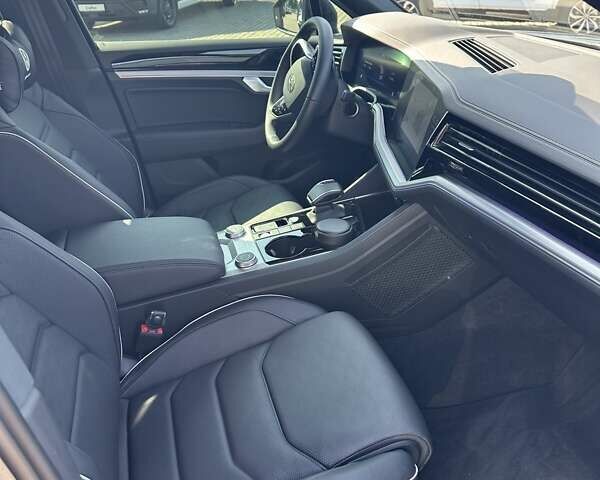 Черный Фольксваген Туарег, объемом двигателя 2.97 л и пробегом 2 тыс. км за 73000 $, фото 24 на Automoto.ua