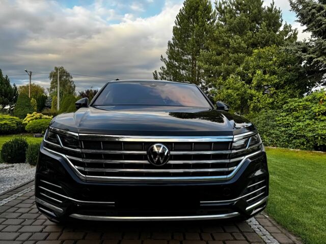 Черный Фольксваген Туарег, объемом двигателя 3 л и пробегом 21 тыс. км за 30000 $, фото 1 на Automoto.ua