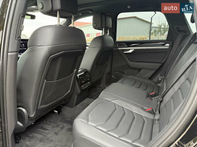 Чорний Фольксваген Туарег, об'ємом двигуна 3 л та пробігом 137 тис. км за 58000 $, фото 35 на Automoto.ua