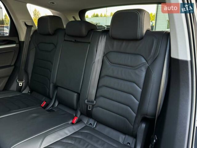 Черный Фольксваген Туарег, объемом двигателя 3 л и пробегом 142 тыс. км за 55999 $, фото 59 на Automoto.ua