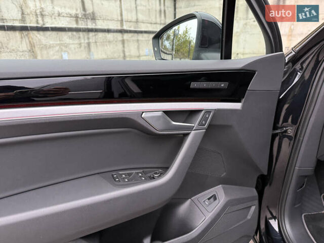 Черный Фольксваген Туарег, объемом двигателя 3 л и пробегом 105 тыс. км за 59500 $, фото 74 на Automoto.ua