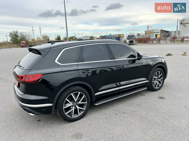 Черный Фольксваген Туарег, объемом двигателя 2.97 л и пробегом 39 тыс. км за 62500 $, фото 4 на Automoto.ua