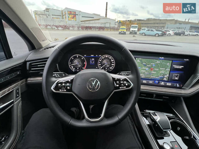 Черный Фольксваген Туарег, объемом двигателя 2.97 л и пробегом 39 тыс. км за 62500 $, фото 31 на Automoto.ua