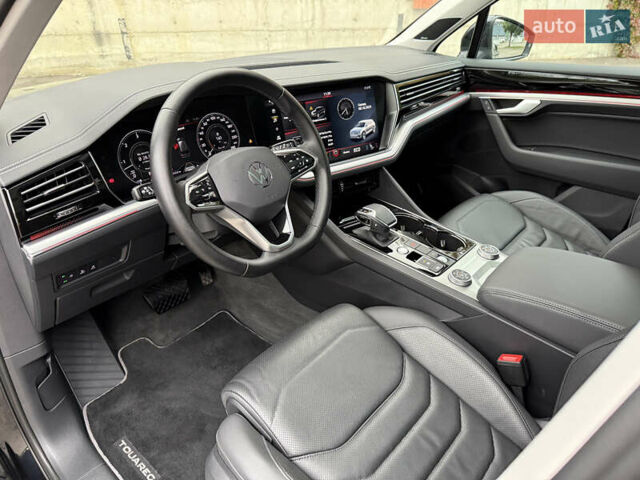 Черный Фольксваген Туарег, объемом двигателя 3 л и пробегом 105 тыс. км за 59500 $, фото 79 на Automoto.ua