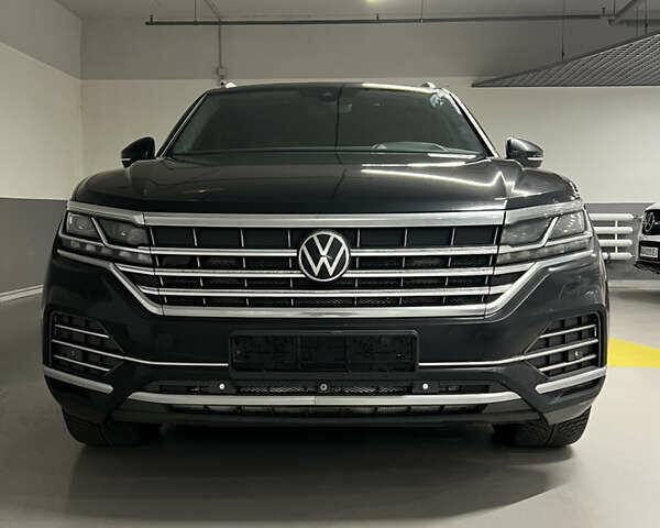 Черный Фольксваген Туарег, объемом двигателя 3 л и пробегом 118 тыс. км за 65000 $, фото 1 на Automoto.ua