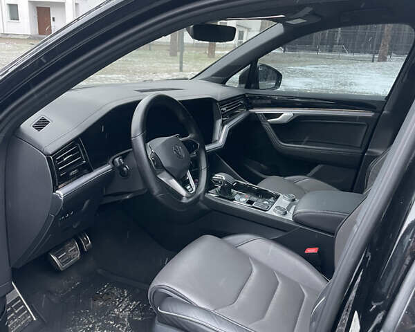 Черный Фольксваген Туарег, объемом двигателя 3 л и пробегом 70 тыс. км за 60000 $, фото 18 на Automoto.ua