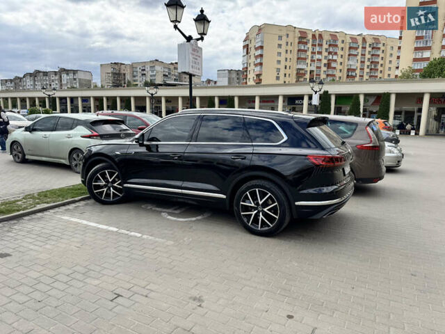 Черный Фольксваген Туарег, объемом двигателя 3 л и пробегом 115 тыс. км за 67000 $, фото 1 на Automoto.ua