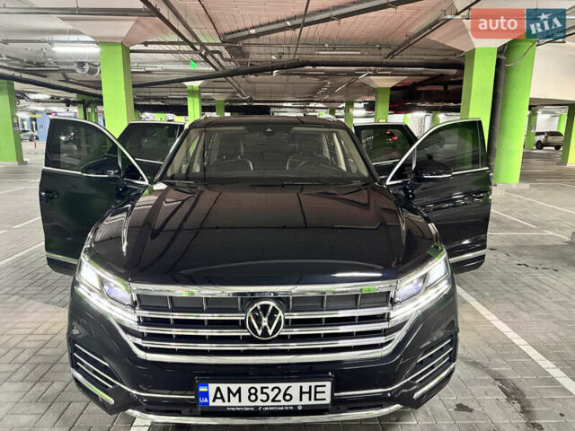 Черный Фольксваген Туарег, объемом двигателя 2.99 л и пробегом 9 тыс. км за 64000 $, фото 3 на Automoto.ua