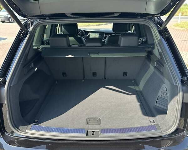 Черный Фольксваген Туарег, объемом двигателя 2.97 л и пробегом 2 тыс. км за 73000 $, фото 27 на Automoto.ua