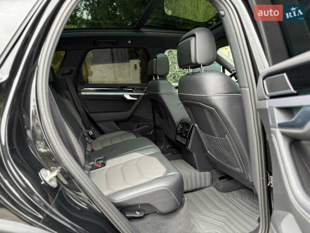 Чорний Фольксваген Туарег, об'ємом двигуна 3 л та пробігом 143 тис. км за 57900 $, фото 104 на Automoto.ua