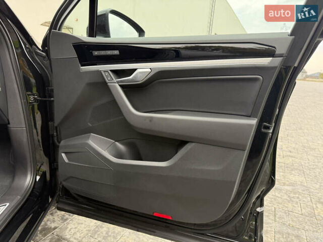 Чорний Фольксваген Туарег, об'ємом двигуна 3 л та пробігом 137 тис. км за 58000 $, фото 42 на Automoto.ua