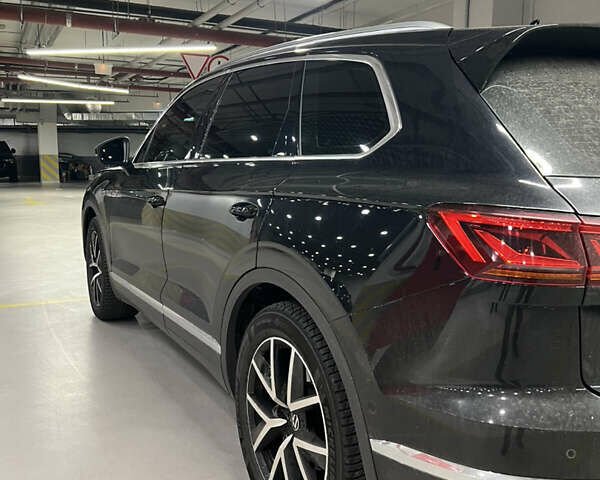 Черный Фольксваген Туарег, объемом двигателя 3 л и пробегом 75 тыс. км за 66500 $, фото 3 на Automoto.ua