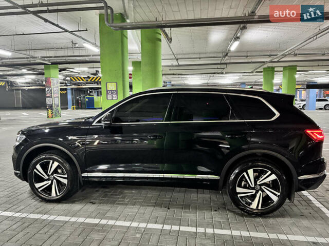 Черный Фольксваген Туарег, объемом двигателя 2.99 л и пробегом 9 тыс. км за 64000 $, фото 16 на Automoto.ua