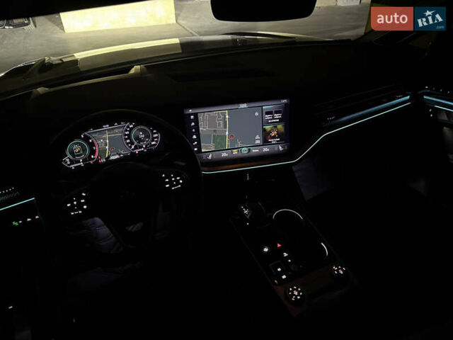 Чорний Фольксваген Туарег, об'ємом двигуна 3 л та пробігом 143 тис. км за 57900 $, фото 45 на Automoto.ua