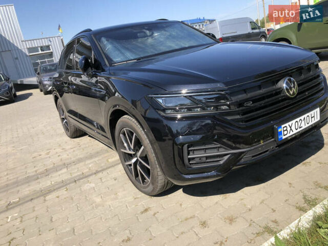 Черный Фольксваген Туарег, объемом двигателя 3 л и пробегом 2 тыс. км за 86000 $, фото 1 на Automoto.ua