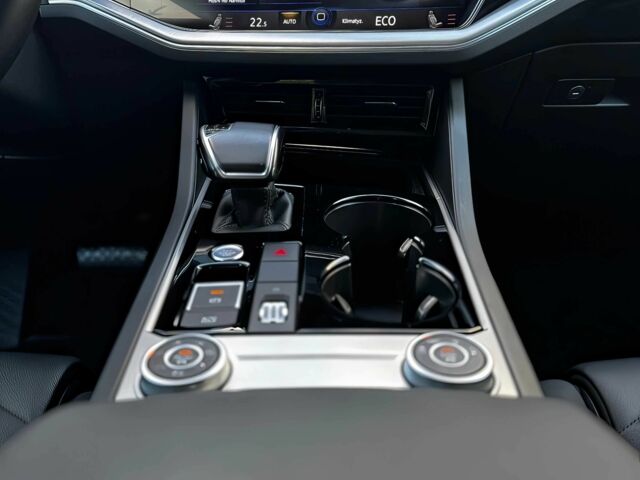 Черный Фольксваген Туарег, объемом двигателя 3 л и пробегом 21 тыс. км за 30000 $, фото 8 на Automoto.ua