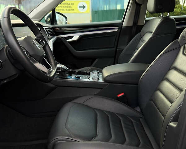 Черный Фольксваген Туарег, объемом двигателя 2.97 л и пробегом 17 тыс. км за 65000 $, фото 10 на Automoto.ua