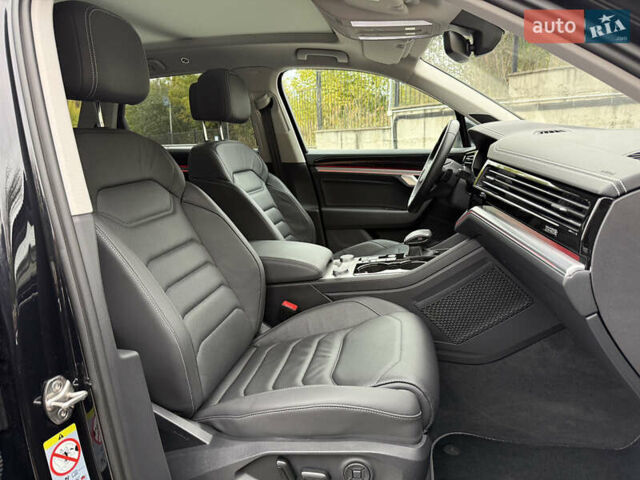 Черный Фольксваген Туарег, объемом двигателя 3 л и пробегом 105 тыс. км за 59500 $, фото 44 на Automoto.ua