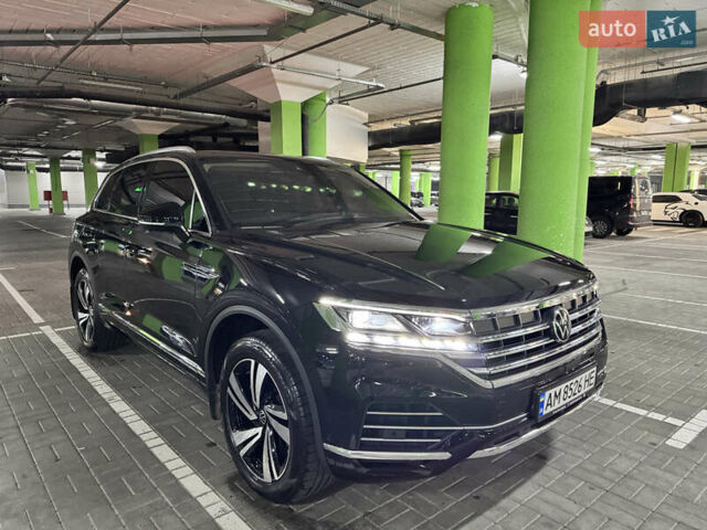 Черный Фольксваген Туарег, объемом двигателя 2.99 л и пробегом 9 тыс. км за 64000 $, фото 1 на Automoto.ua