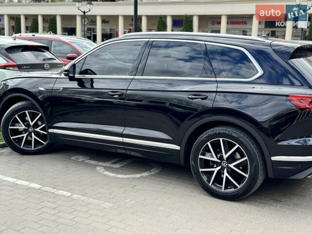 Черный Фольксваген Туарег, объемом двигателя 3 л и пробегом 115 тыс. км за 67000 $, фото 2 на Automoto.ua