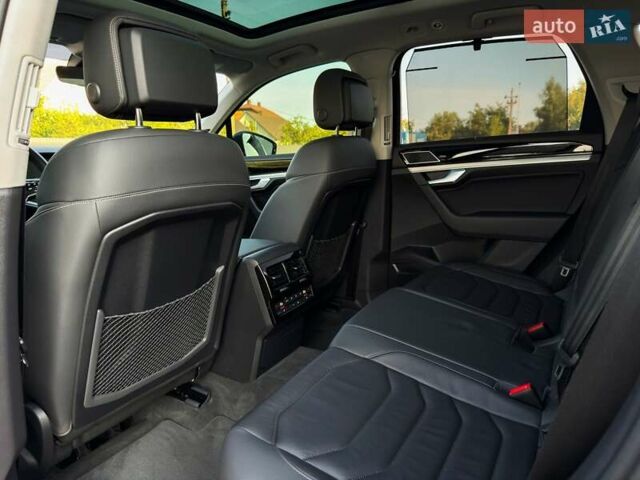 Черный Фольксваген Туарег, объемом двигателя 3 л и пробегом 142 тыс. км за 55999 $, фото 61 на Automoto.ua