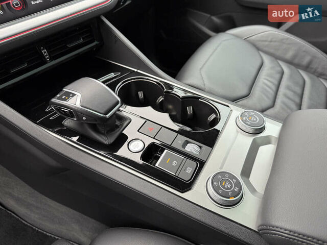 Черный Фольксваген Туарег, объемом двигателя 3 л и пробегом 105 тыс. км за 59500 $, фото 81 на Automoto.ua